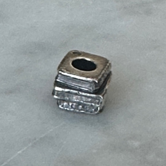 2013 Trollbeads Friends Sterling Silver Stacked Books Bracelet Charm - Picture 2 of 7